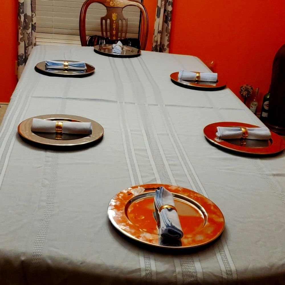 Table cloth and 8 Matching Napkins